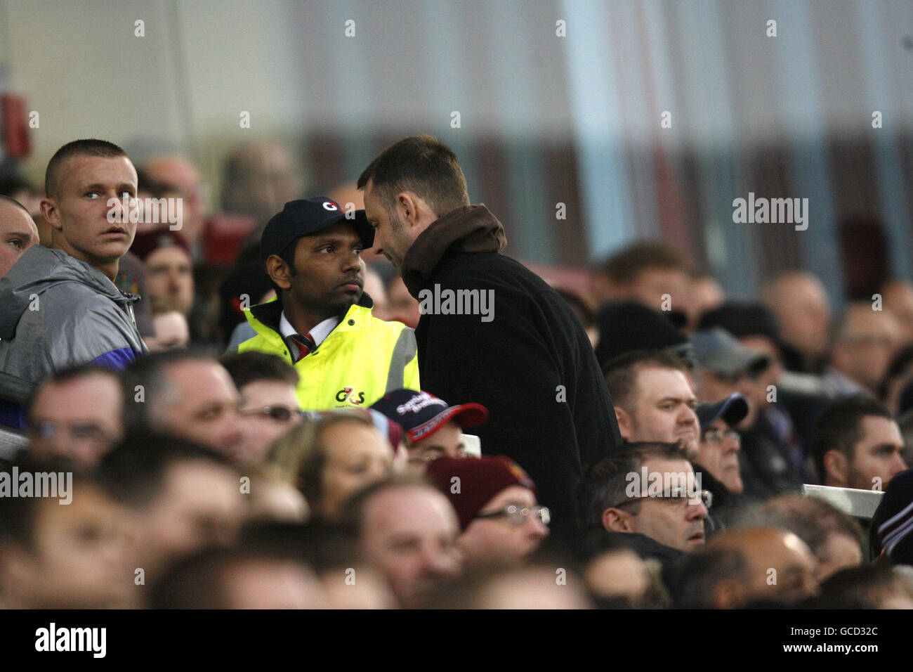 Football - Barclays Premier League - Burnley / Manchester City - Turf Moor.Les fans de Burnley commencent à partir pendant la première moitié contre Manchester City Banque D'Images