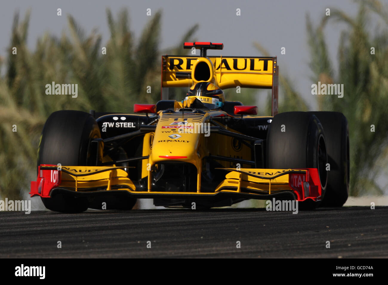 Courses automobiles - Championnat du monde de Formule 1 - Grand Prix de Bahreïn - circuit international de Bahreïn.Robert Kubica de Renault pendant le Grand Prix Gulf Air Bahrain au circuit international de Bahreïn à Sakhir, Bahreïn Banque D'Images