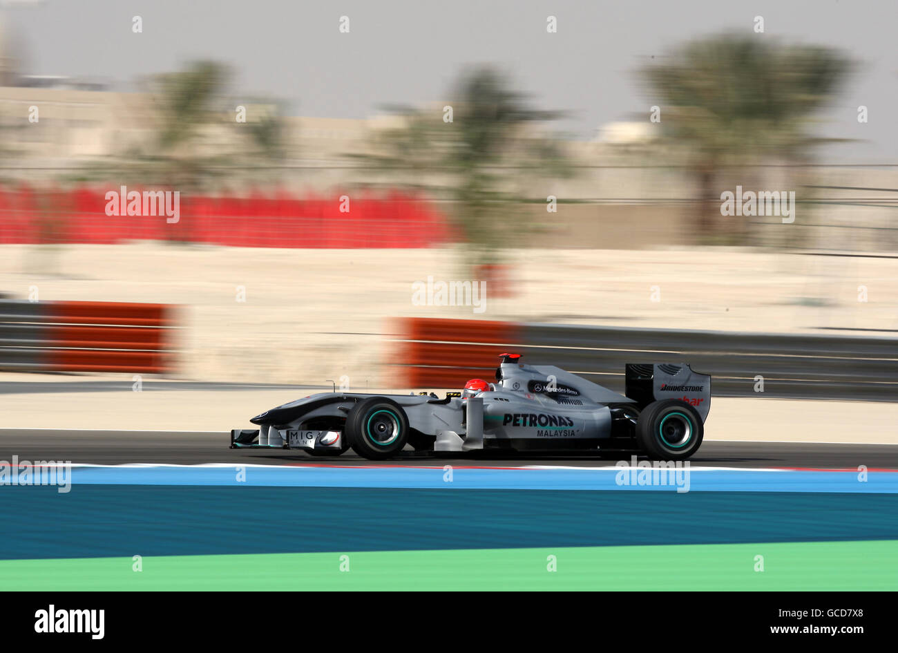 Courses automobiles - Championnat du monde de Formule 1 - Grand Prix de Bahreïn - session de pratique - circuit international de Bahreïn.Michael Schumacher de Mercedes GP pendant la session de pratique au circuit international de Bahreïn à Sakhir, Bahreïn. Banque D'Images