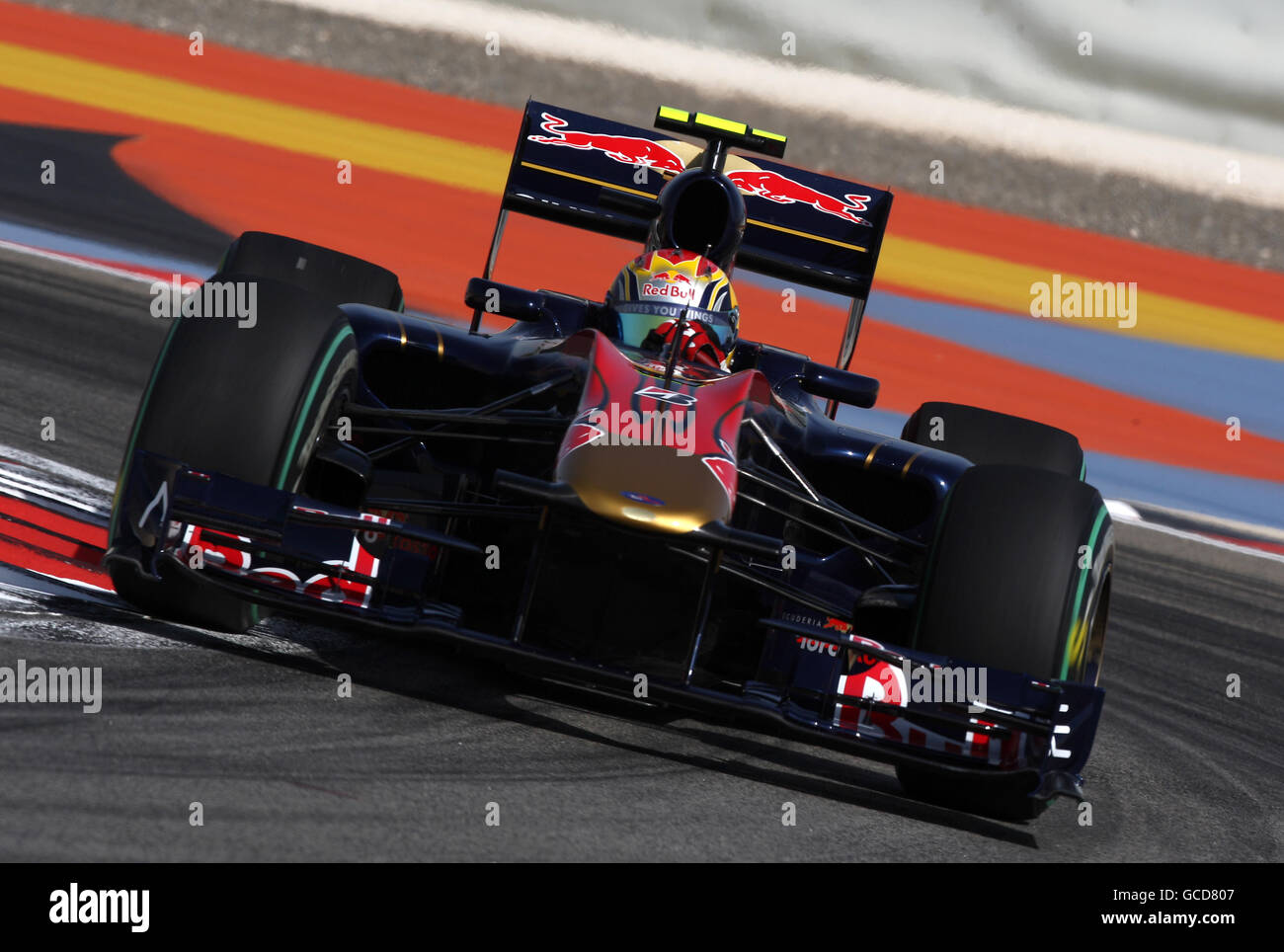Courses automobiles - Championnat du monde de Formule 1 - Grand Prix de Bahreïn - session de pratique - circuit international de Bahreïn.Jaime Alguersuari de Toro Rosso pendant la session de pratique au circuit international de Bahreïn à Sakhir, Bahreïn. Banque D'Images