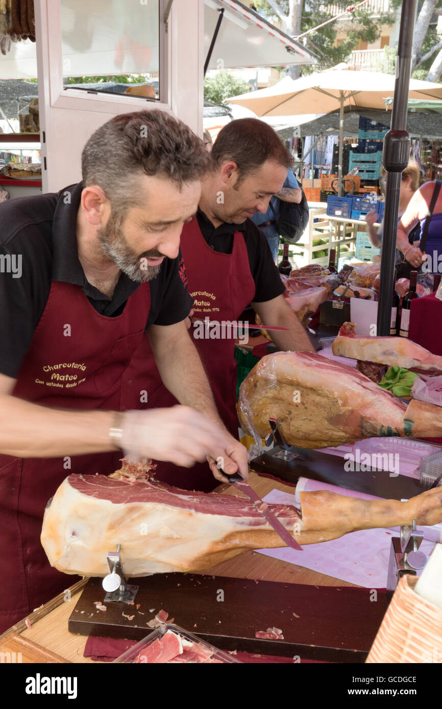 Marché de la viande, de sculpture, de décrochage du marché Pollensa, Mallorca Majorque ( ), Espagne Europe Banque D'Images