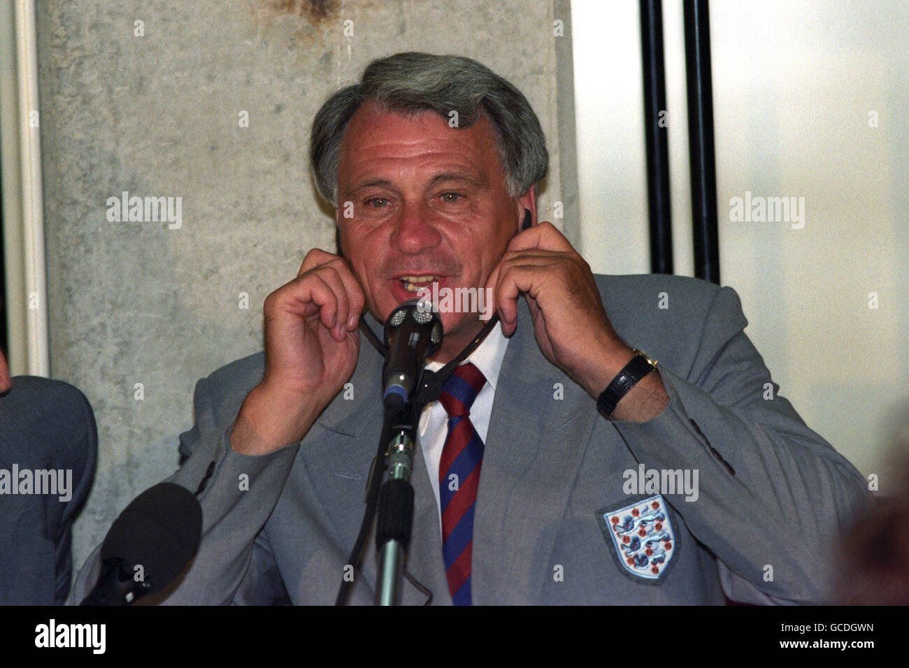 Football - coupe du monde de la FIFA Italia 1990 - semi finale - Allemagne de l'Ouest / Angleterre - Stadio Delle Alpi.Bobby Robson, responsable de l'Angleterre, lors d'une conférence de presse avant le match Banque D'Images