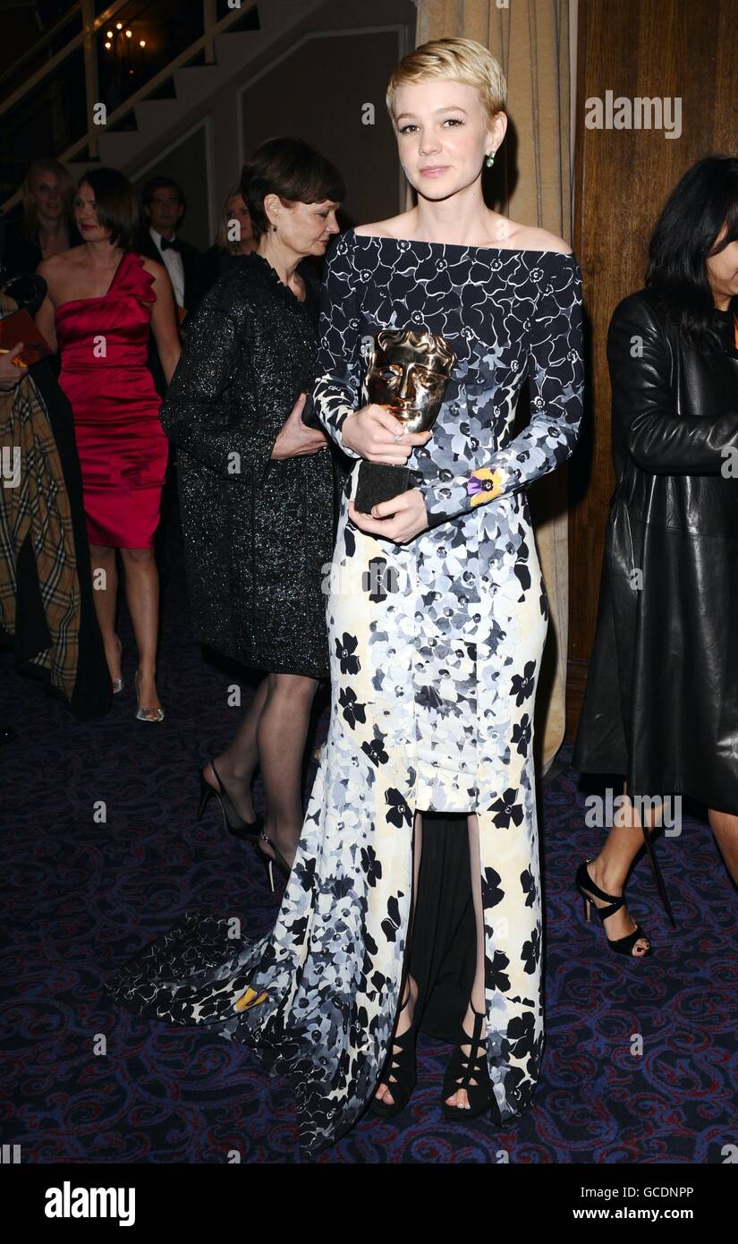 Carey Mulligan arrive pour le BAFTA après le spectacle à Grosvenor House à Londres. Banque D'Images