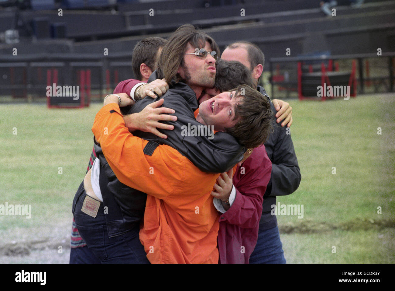 Oasis : Une Brève Histoire des Frères Gallagher à travers les Images