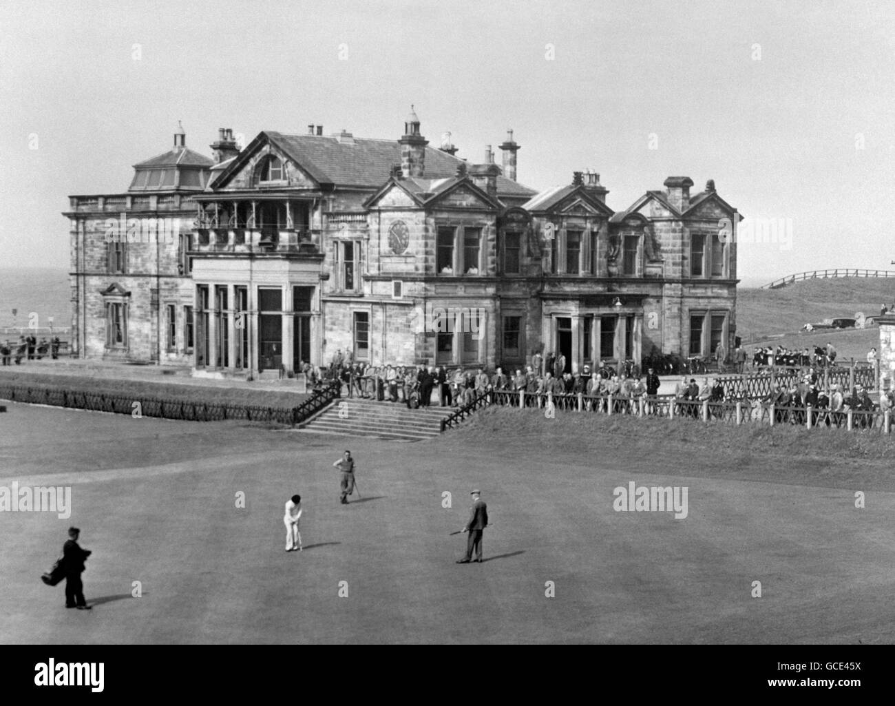 Clubhouse De Golf Royal Et Ancien Banque D images Noir Et Blanc Alamy clubhouse-de-golf-royal-et-ancien-banque-d-images-noir-et-blanc-alamy