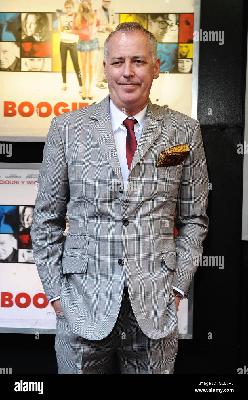 Michael Barrymore arrive pour le gala de projection du nouveau film Boogie Woogie au cinéma Prince Charles à Londres. Banque D'Images