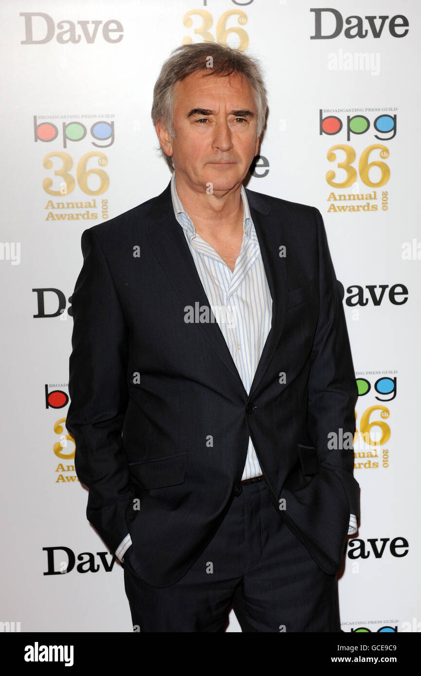 Denis Lawson arrive au prix de la télévision et de la radio de la Broadcasting Press Guild au Theatre Royal Drury Lane, à Londres. APPUYEZ SUR ASSOCIATION photo. Date de la photo: Vendredi 26 mars 2010. Le crédit photo devrait se lire comme suit : Ian West/PA Banque D'Images
