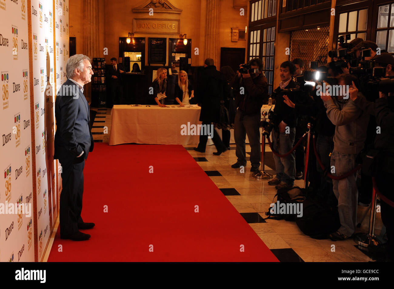 Denis Lawson arrive au prix de la télévision et de la radio de la Broadcasting Press Guild au Theatre Royal Drury Lane, à Londres. APPUYEZ SUR ASSOCIATION photo. Date de la photo: Vendredi 26 mars 2010. Le crédit photo devrait se lire comme suit : Ian West/PA Banque D'Images