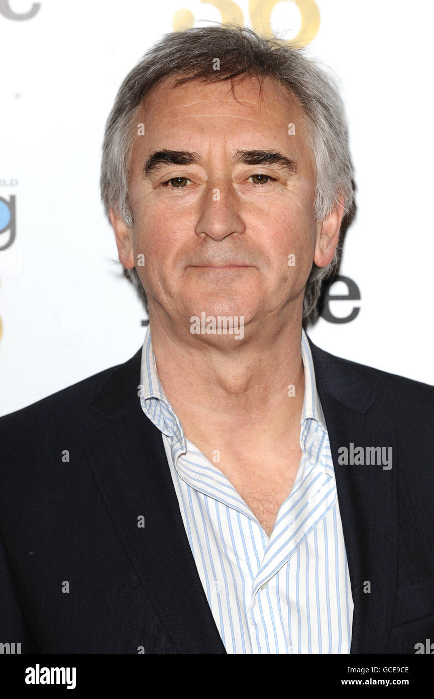 Denis Lawson arrive au prix de la télévision et de la radio de la Broadcasting Press Guild au Theatre Royal Drury Lane, à Londres. APPUYEZ SUR ASSOCIATION photo. Date de la photo: Vendredi 26 mars 2010. Le crédit photo devrait se lire comme suit : Ian West/PA Banque D'Images