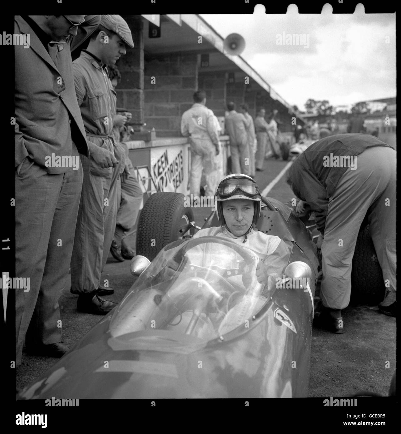 Courses automobiles, Brands Hatch. John Surtees, Ferrari Banque D'Images