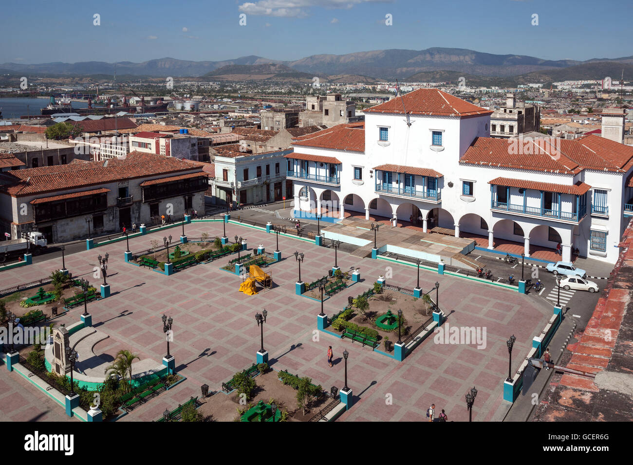 Vue sur le Parque Céspedes avec l'hôtel de ville, Santiago de Cuba, Province de Santiago de Cuba, Cuba Banque D'Images