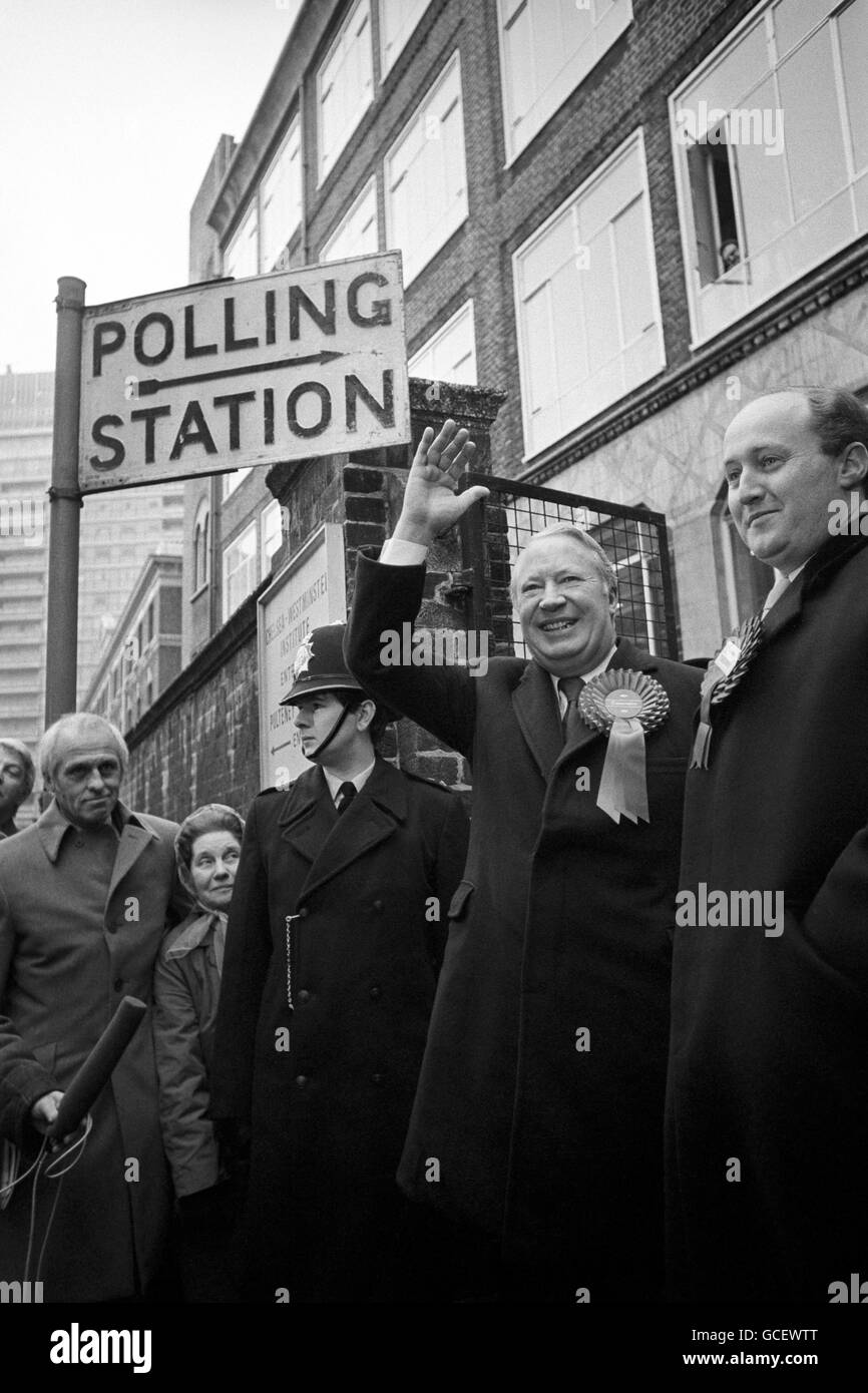 Le premier ministre Edward Heath s'est rendu au bureau de vote au début de Westminster aujourd'hui pour voter pour le candidat conservateur Christopher Tugendhat. Banque D'Images