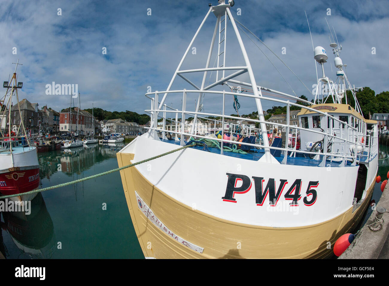 Brexit quitter les drapeaux sur les bateaux de pêche de Cornouailles Banque D'Images