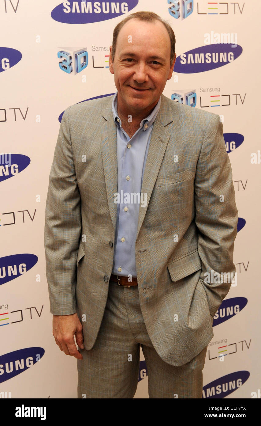 Kevin Spacey arrive au lancement du téléviseur LED 3D Samsung à la Saatchi Gallery de Londres. Banque D'Images