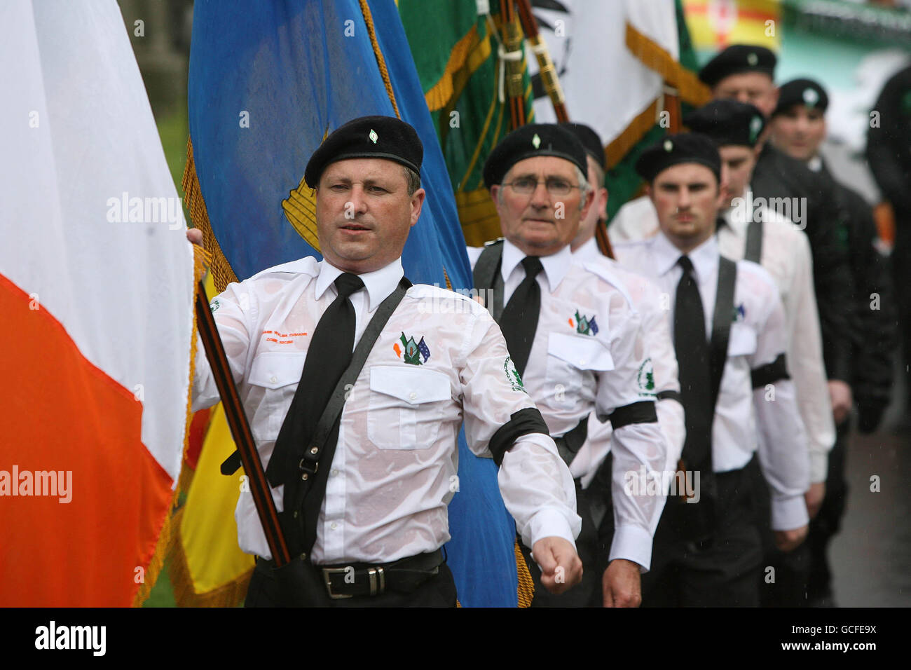 Les membres du mouvement de souveraineté du comté de 32 tiennent leur commémoration de Pâques au cimetière Arbour Hill. Banque D'Images