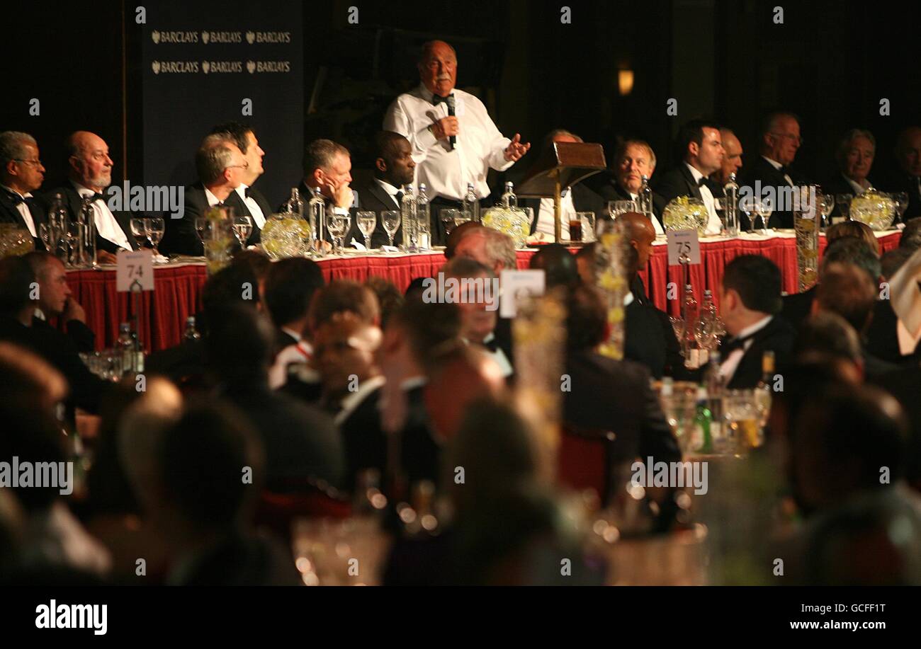 Soccer - PFA Player of the Year Awards 2010 - Grosvenor House Hotel.Jimmy Greaves fait un discours au PFA Player of the Year Awards 2010 au Grosvenor House Hotel, Londres. Banque D'Images