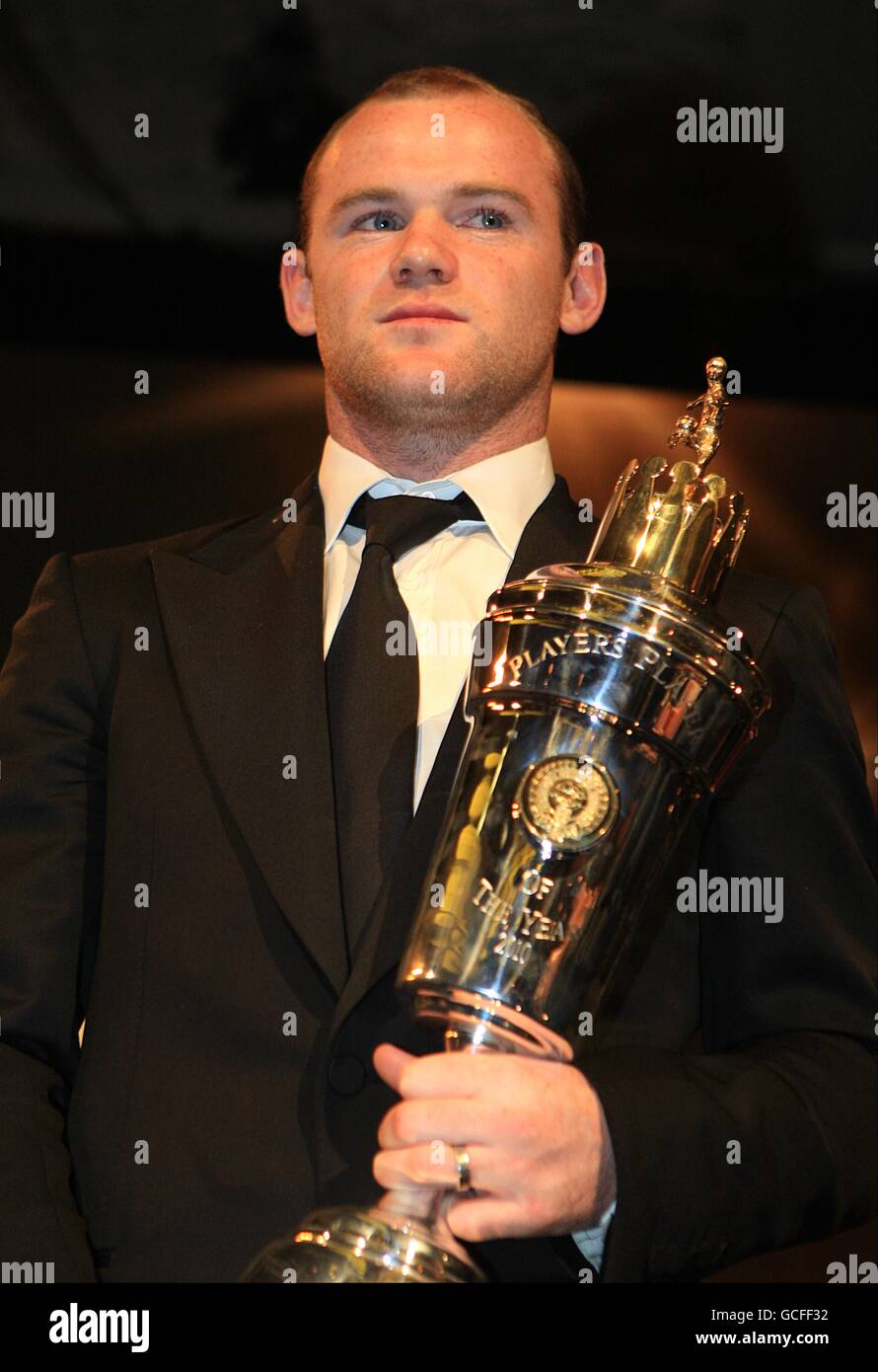 Wayne Rooney de Manchester United avec son prix joueur de l'année PFA Players, au PFA Player of the Year Awards 2010 à l'hôtel Grosvenor House de Londres. Banque D'Images