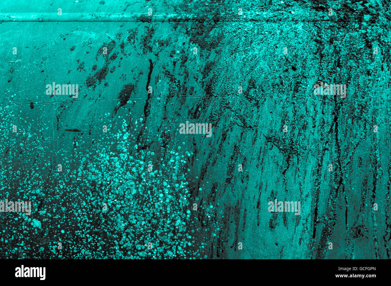 Old rusty metal fer gris gris turquoise mur avec des éclaboussures de couleurs Banque D'Images