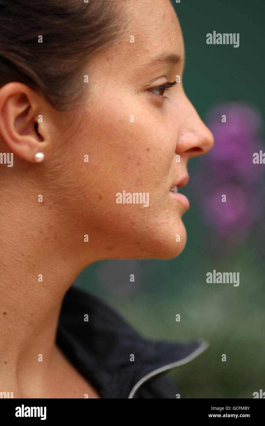 Laura Robson fait une apparition à Wimbledon aujourd'hui pour célébrer le 75e anniversaire de Robinsons, au All England Lawn tennis Club, à Wimbledon. Banque D'Images