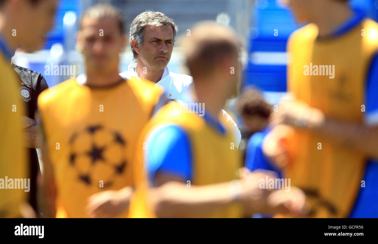 Football - finale 2010 de l'UEFA Champions League - Bayern Munich / Inter Milan - Inter Milan Training session - Valdebebas Training. Jose Mourinho, directeur de l'Inter Milan Banque D'Images