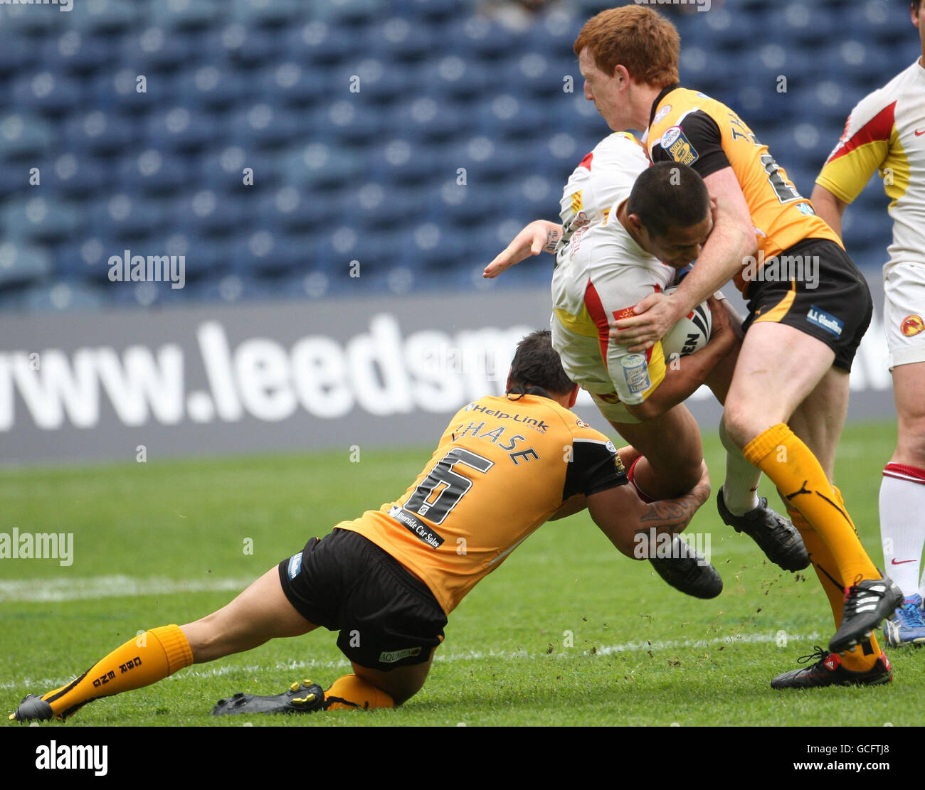 Rugby League - week-end magique - deuxième jour - Murrayfield.Les Tigers Castleford Rangi Chase et Jordan Thompson s'attaquent à Sébastien Raguin pendant le week-end magique à Murrayfield, Édimbourg. Banque D'Images