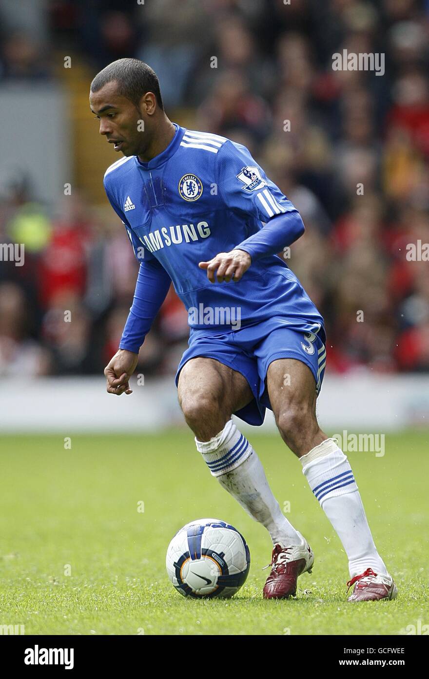 Football - Barclays Premier League - Liverpool / Chelsea - Anfield. Ashley Cole, Chelsea Banque D'Images