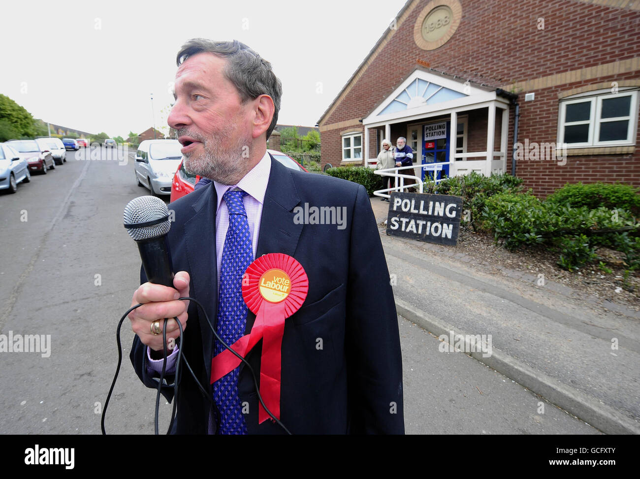 L'ancien ministre du travail, David Blunkett, se déplace à Sheffield pour demander aux gens de soutenir le parti travailliste alors que les électeurs se rendent aux urnes pour l'élection générale d'aujourd'hui. Banque D'Images