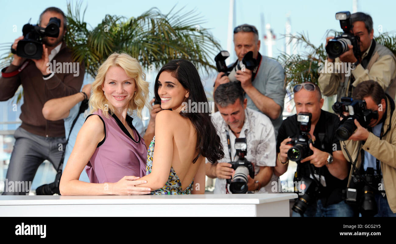 Les actrices Naomi Watts (à gauche) et Liraz Charhi lors d'un photocall pour le Fair Game pendant le 63e Festival de Cannes, France. Banque D'Images