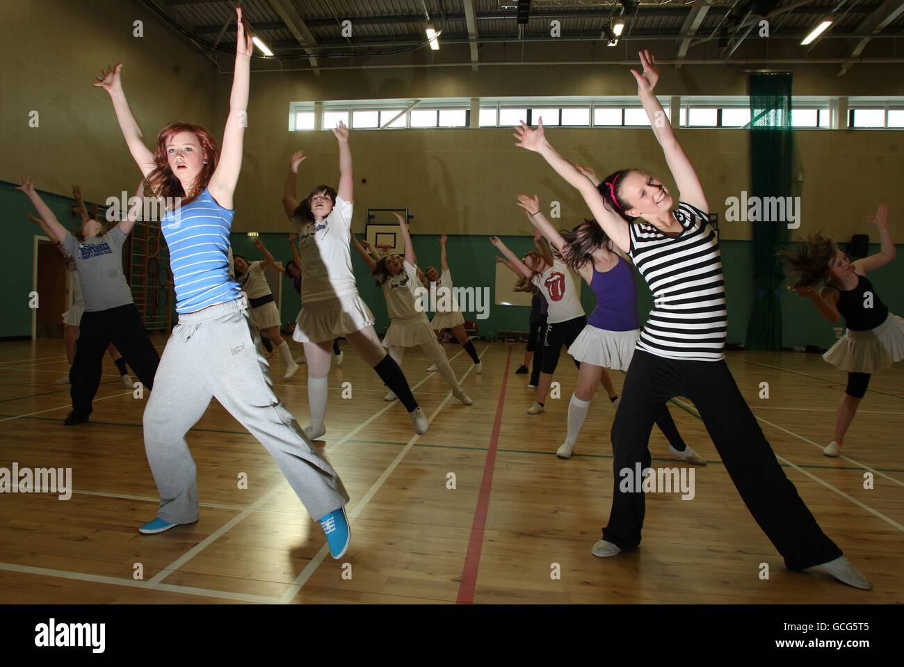 Répétition d'un groupe de 60 danseurs de Perth et Kinross au campus de Glenearn, Perth, qui se déroulera au 7s Emirates Airline Edinburgh ce week-end. Banque D'Images