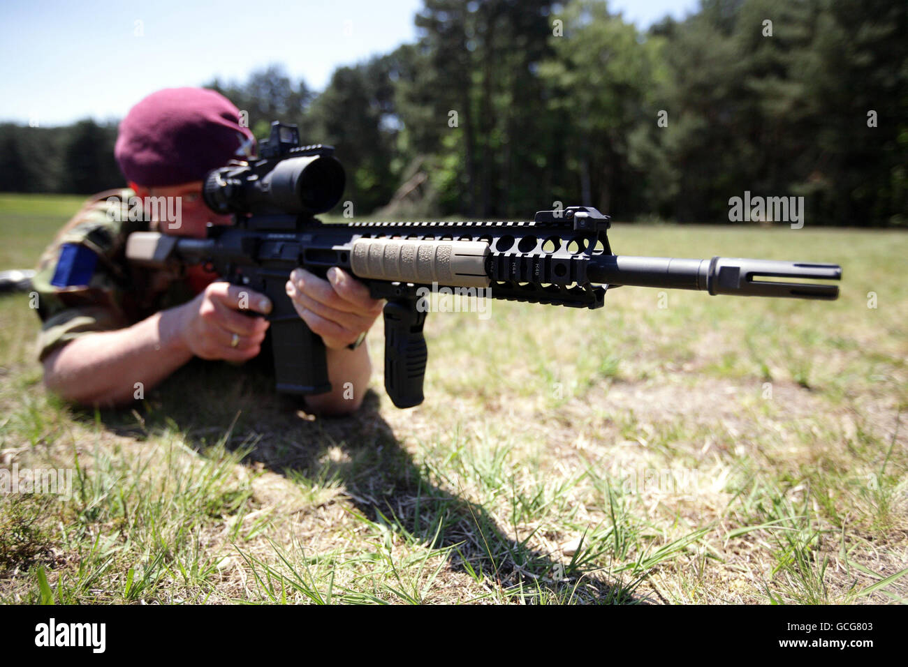 L'utilisation des marines nouveau fusil dans la lutte contre les Taliban Banque D'Images