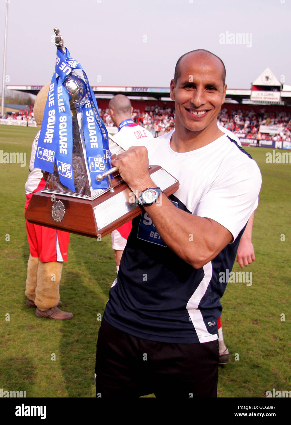 Soccer - Blue Square Premier League -Stevenage Borough v York City - Broadhall Way.Sevenage Borough entraîneur de première équipe Dino Maamria Banque D'Images