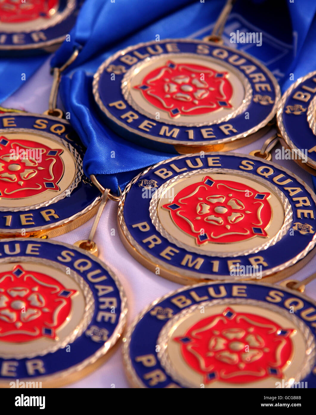 Soccer - Blue Square Premier League -Stevenage Borough v York City - Broadhall Way. Une vue générale des médailles des gagnants du carré bleu Banque D'Images