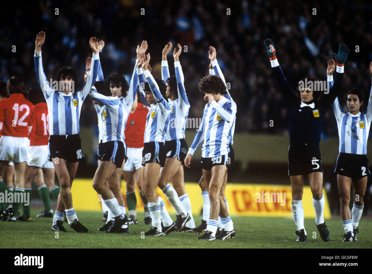 Football - coupe du monde Argentine 1978 - Groupe un - Argentine / Hongrie - Estadio Monumental.Les joueurs argentins célèbrent le match d'ouverture de la coupe du monde qui a battu la Hongrie 2-1. Banque D'Images