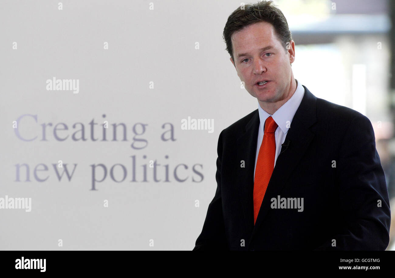 Le vice-premier ministre Nick Clegg prononce un discours sur les plans de réforme politique du gouvernement au City and Islington College, dans le nord de Londres. Banque D'Images