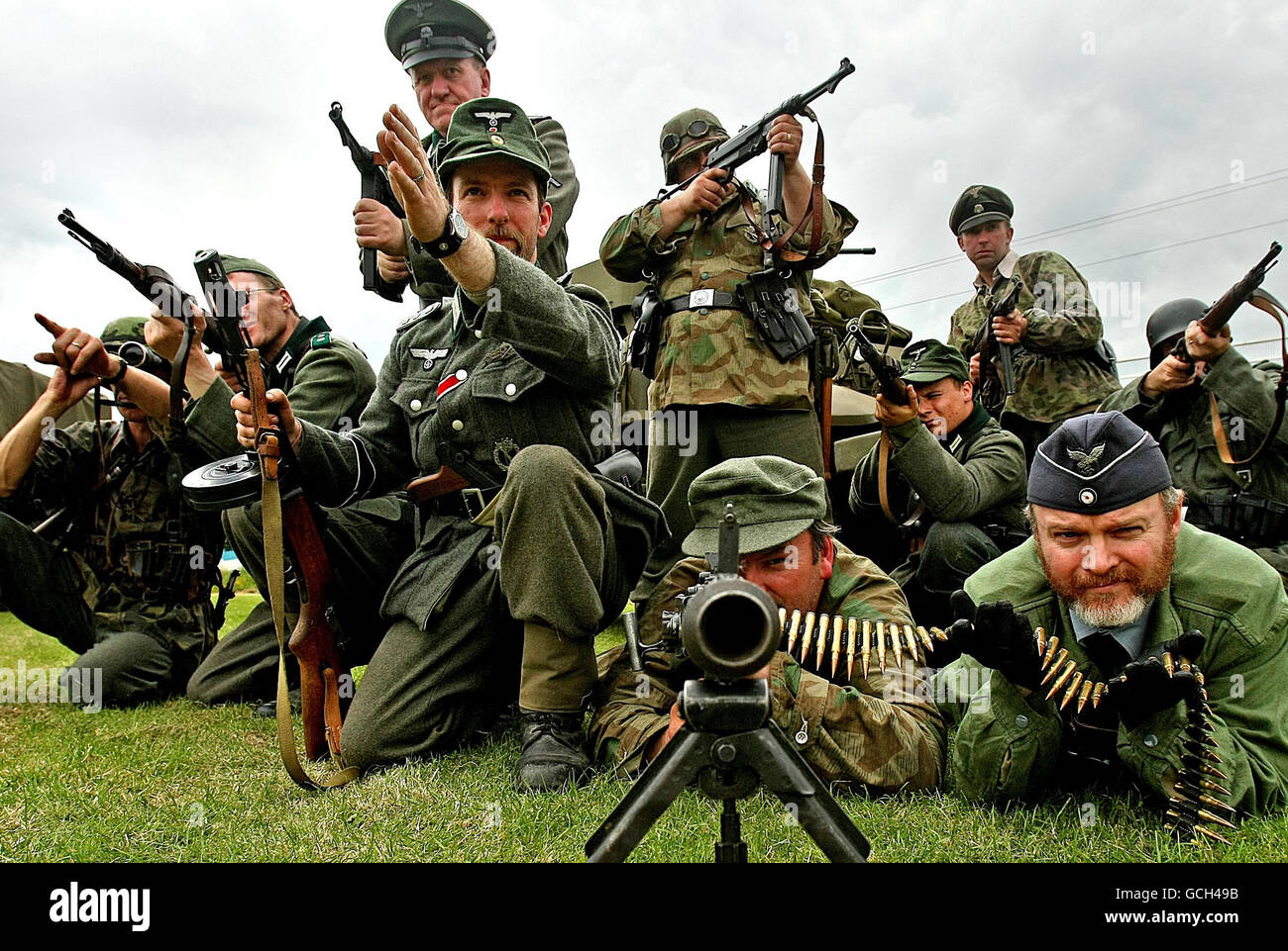 Des réacteurs militaires de la Wehrmacht allemande dans le parc hospitalier de Leopardstown lors de la journée de reconstitution militaire de l'Armée de Dad à Dublin. Banque D'Images