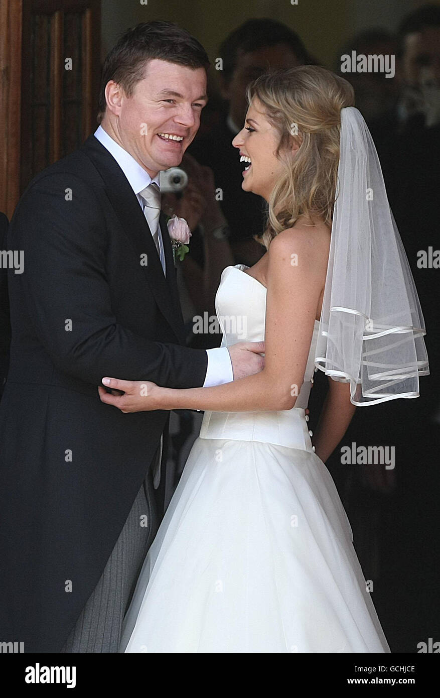 Brian O'Driscoll, capitaine irlandais de rugby, et Amy Huberman, actrice lors de leur mariage à l'église St Joseph d'Aughavas, Co Leitrim. Banque D'Images