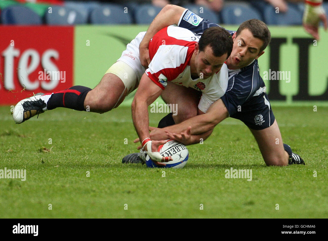 Rugby Union - Emirates Sevens - IRB World Series 2010 - deuxième jour - Murrayfield.Micky Young en Angleterre (à gauche) et Greig Laidlaw en Écosse (à droite) en action Banque D'Images