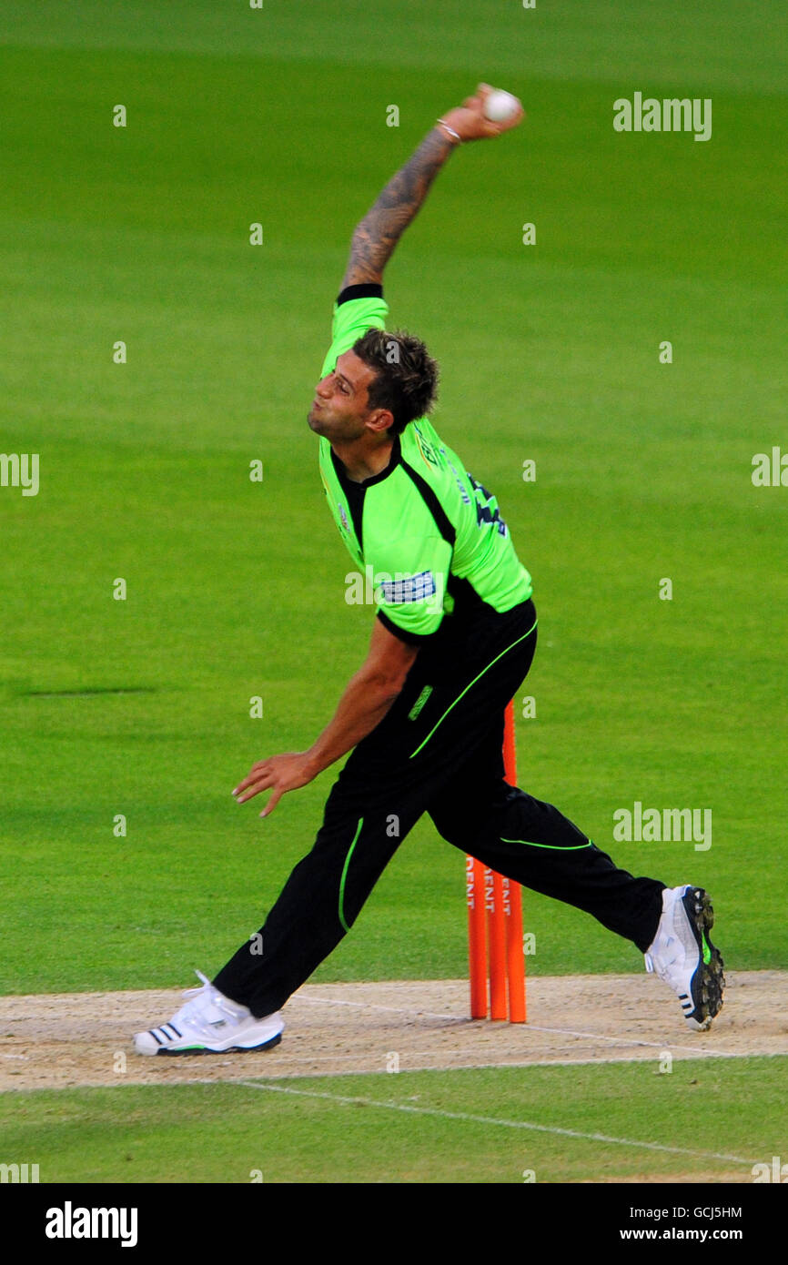 Cricket - Friends Provident Twenty20 - Surrey v Essex - The Brit Oval. Jade Dernbach, Surrey Banque D'Images