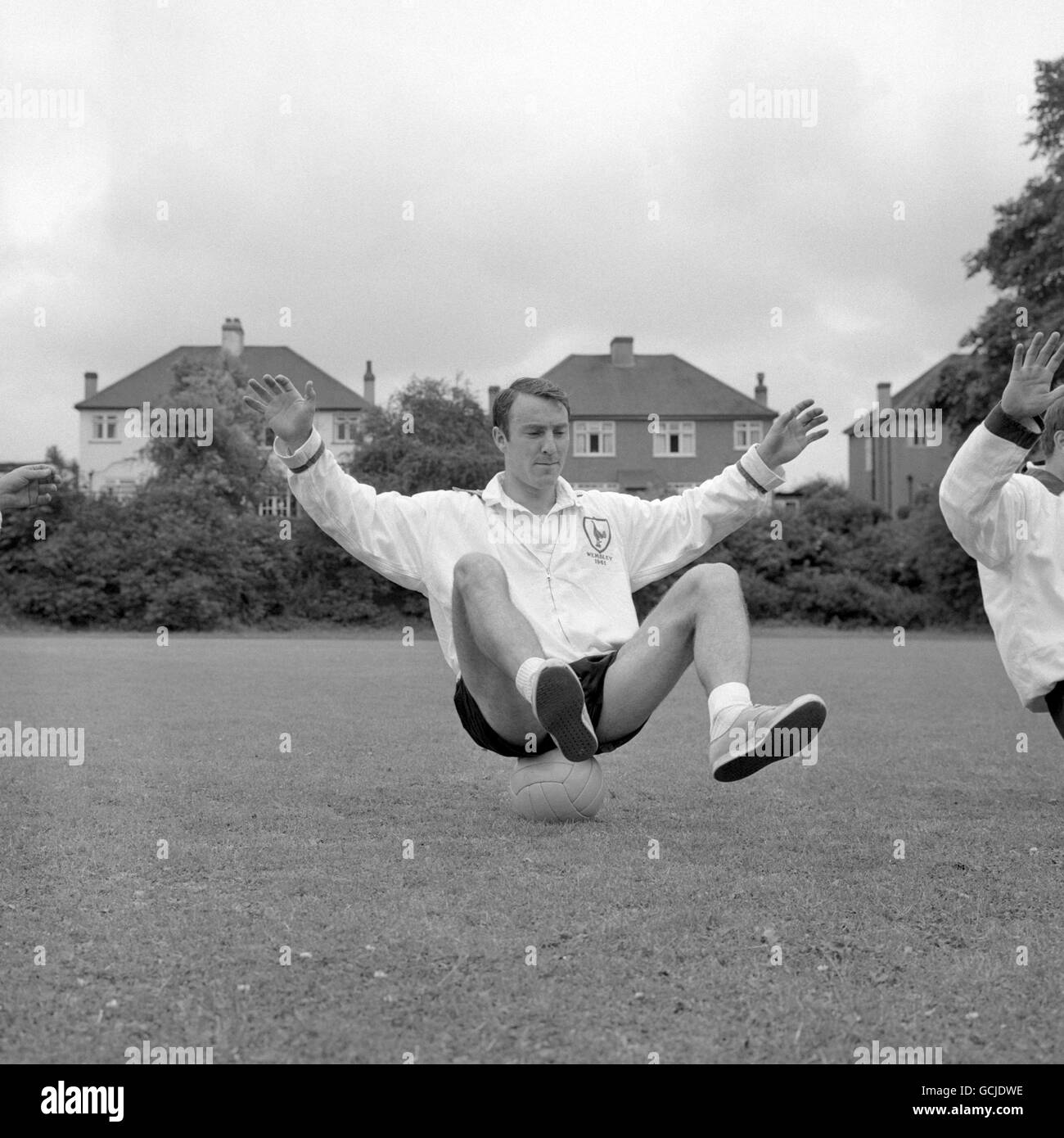 Jimmy Greaves s'entraîne à Cheshunt avec le reste de l'équipe de Tottenham Hotspur, en préparation pour l'ouverture de la nouvelle saison. Banque D'Images