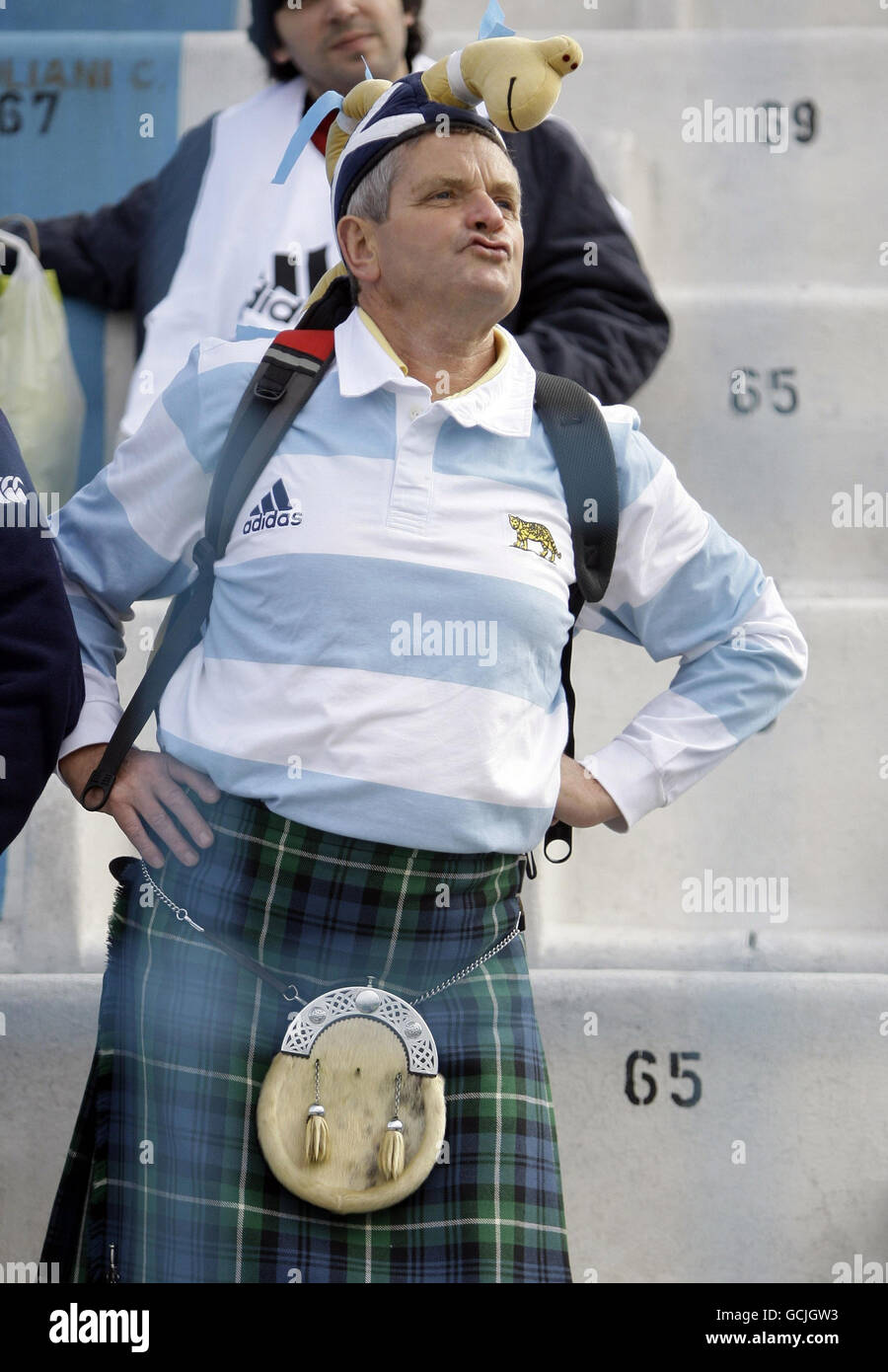 Un fan d'Écosse lors de leur premier match d'essai à l'Estadio ...