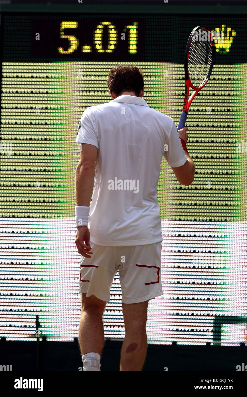 Tennis - Championnats de Wimbledon 2010 - neuvième jour - le club de tennis et de croquet de pelouse de toute l'Angleterre.Andy Murray, de la Grande-Bretagne, lors de son match contre JO-Wilfried Tsonga, de France Banque D'Images