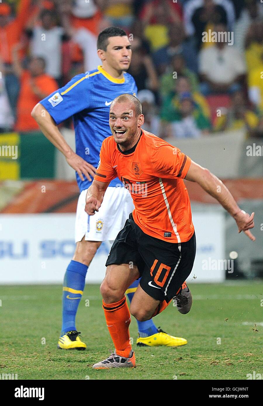 Le Wesley Sneijder des pays-Bas célèbre le deuxième but de son camp du jeu  Photo Stock - Alamy