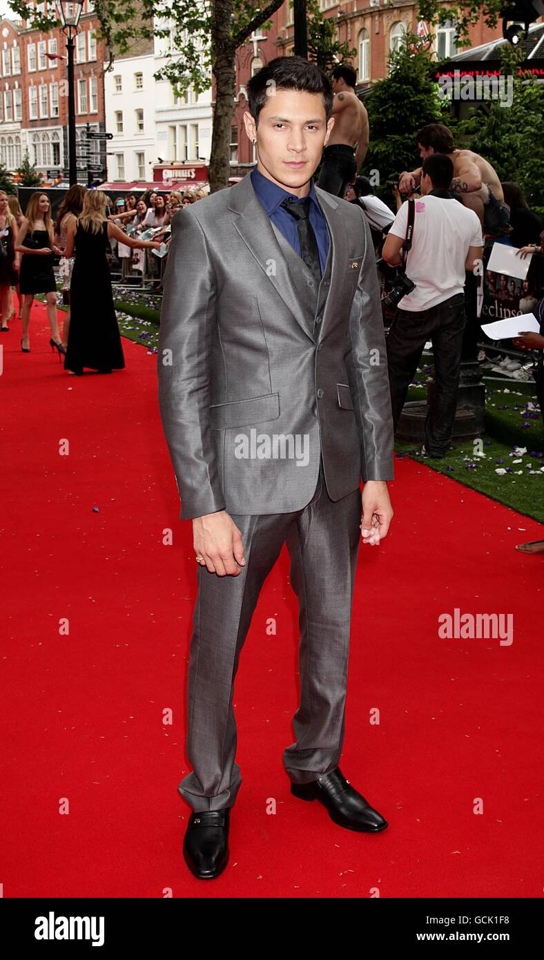 Alex Meraz arrive pour la première britannique de l'éclipse de Twilight Saga, à l'Odeon West End, Leicester Square, Londres. Banque D'Images Alex Meraz arrive pour la première britannique de l'éclipse de Twilight Saga, à l'Odeon West End, Leicester Square, Londres. Banque D'Images