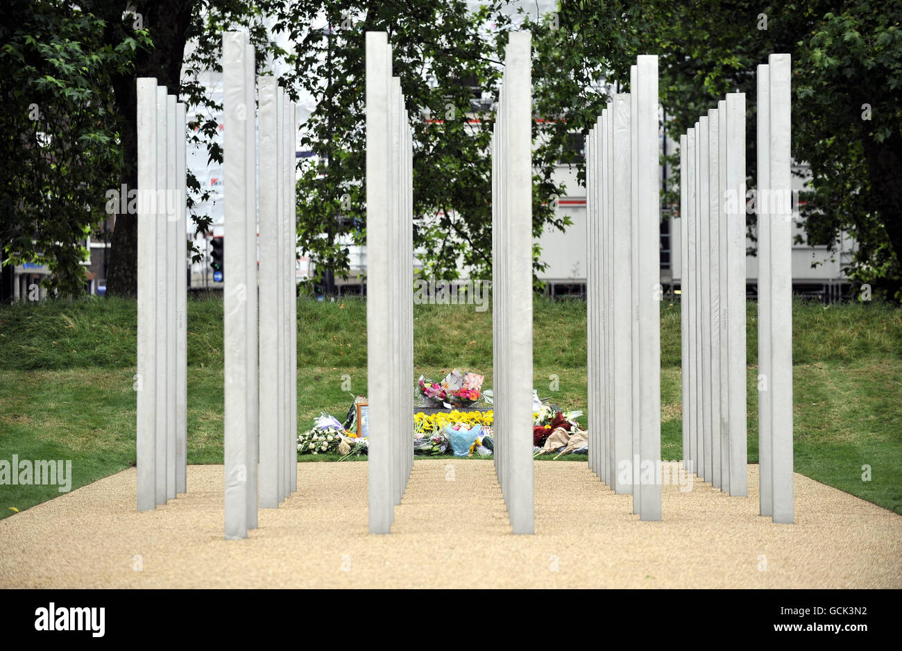 Hommages floraux au mémorial du 7 juillet à Hyde Park à Londres. Banque D'Images