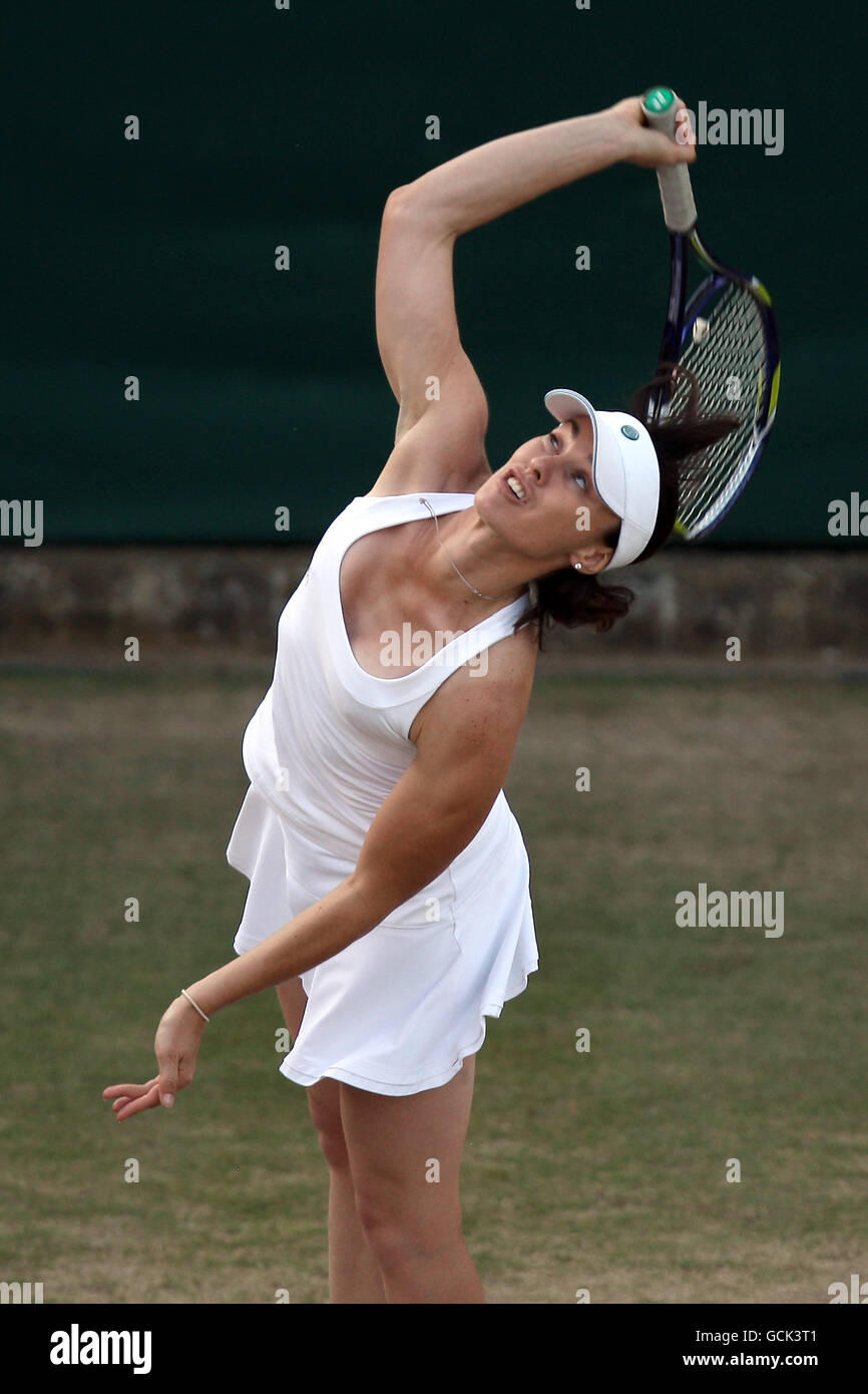 Martina Hingis, Suisse, est en action pendant le match des femmes sur invitation Avec son partenaire Anna Kournikova de Russie contre Tracy Austin des États-Unis et Kathy Rinaldi-Stunkel Banque D'Images