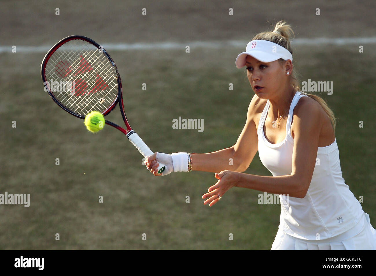 Anna Kournikova de Russie en action pendant le match d'invitation des dames Avec le partenaire Suisse Martina Hingis contre les USA Tracy Austin et Kathy Rinaldi-Stunkel Banque D'Images