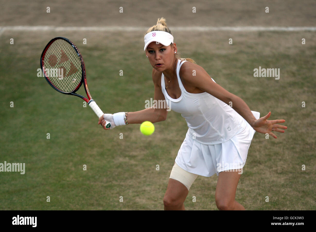 Anna Kournikova de Russie en action pendant le match d'invitation des dames Avec le partenaire Suisse Martina Hingis contre les USA Tracy Austin et Kathy Rinaldi-Stunkel Banque D'Images