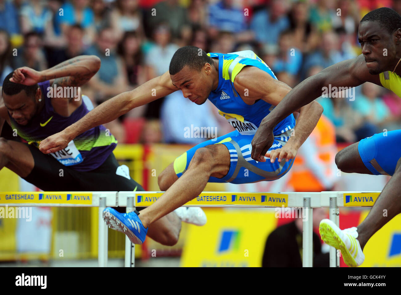 William Sharman, en Grande-Bretagne, en action dans les 110m haies pendant le Grand Prix de Grande-Bretagne d'Aviva au stade Gateshead, à Gateshead. Banque D'Images