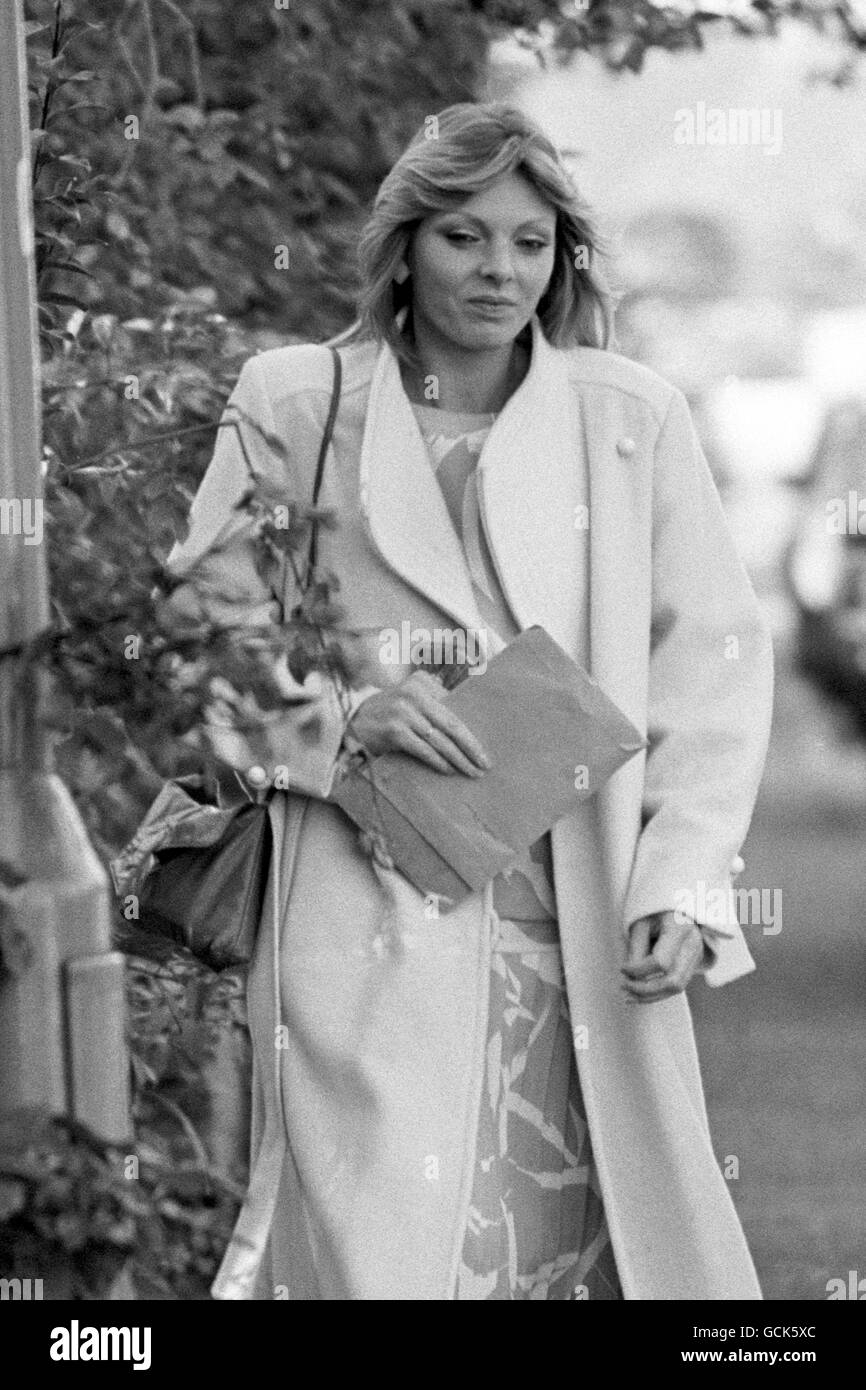 Angela Greaves, une ancienne copine de l'agriculteur Jeremy Bamber (24) de Goldhanger, Essex.Bamber, accusé du meurtre de cinq membres de sa famille, a également été rémandaté par des magistrats à Maldon, dans l'Essex. Banque D'Images