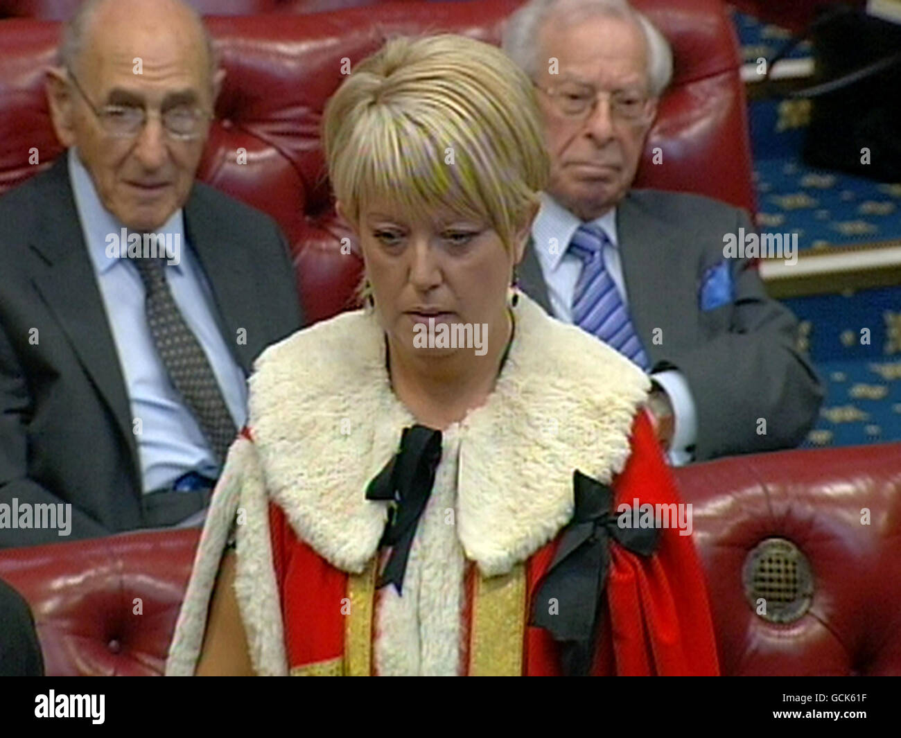 Helen Newlove, veuve du père de trois Garry Newlove assassiné, prend son siège à la Chambre des Lords, à Londres, en tant que collègue conservateur. La baronne Newlove, de Warrington, a fait campagne contre la violence liée à la boisson depuis que son mari a été renvoyé à mort par une bande d'adolescents en août 2007. Banque D'Images